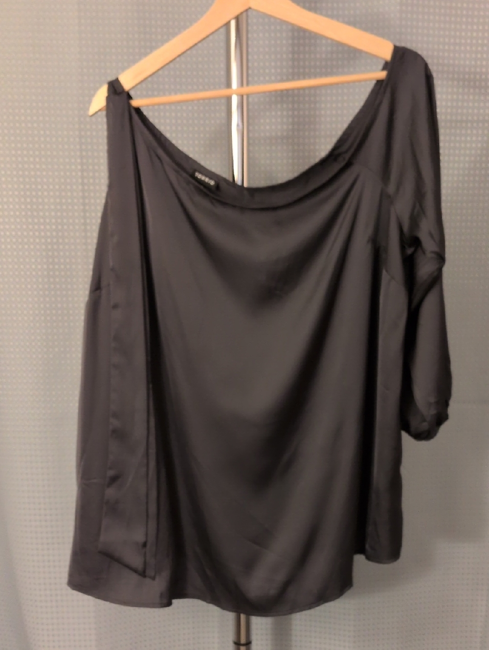 🎵Tortid One Cold Shoulder Blouse🎵
